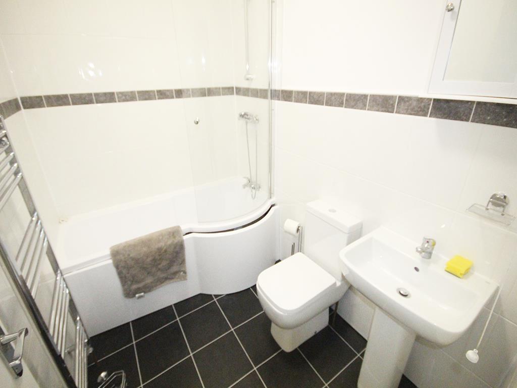 3 bedroom mid terrace house To Let in Barnoldswick - IMG_1233.jpg